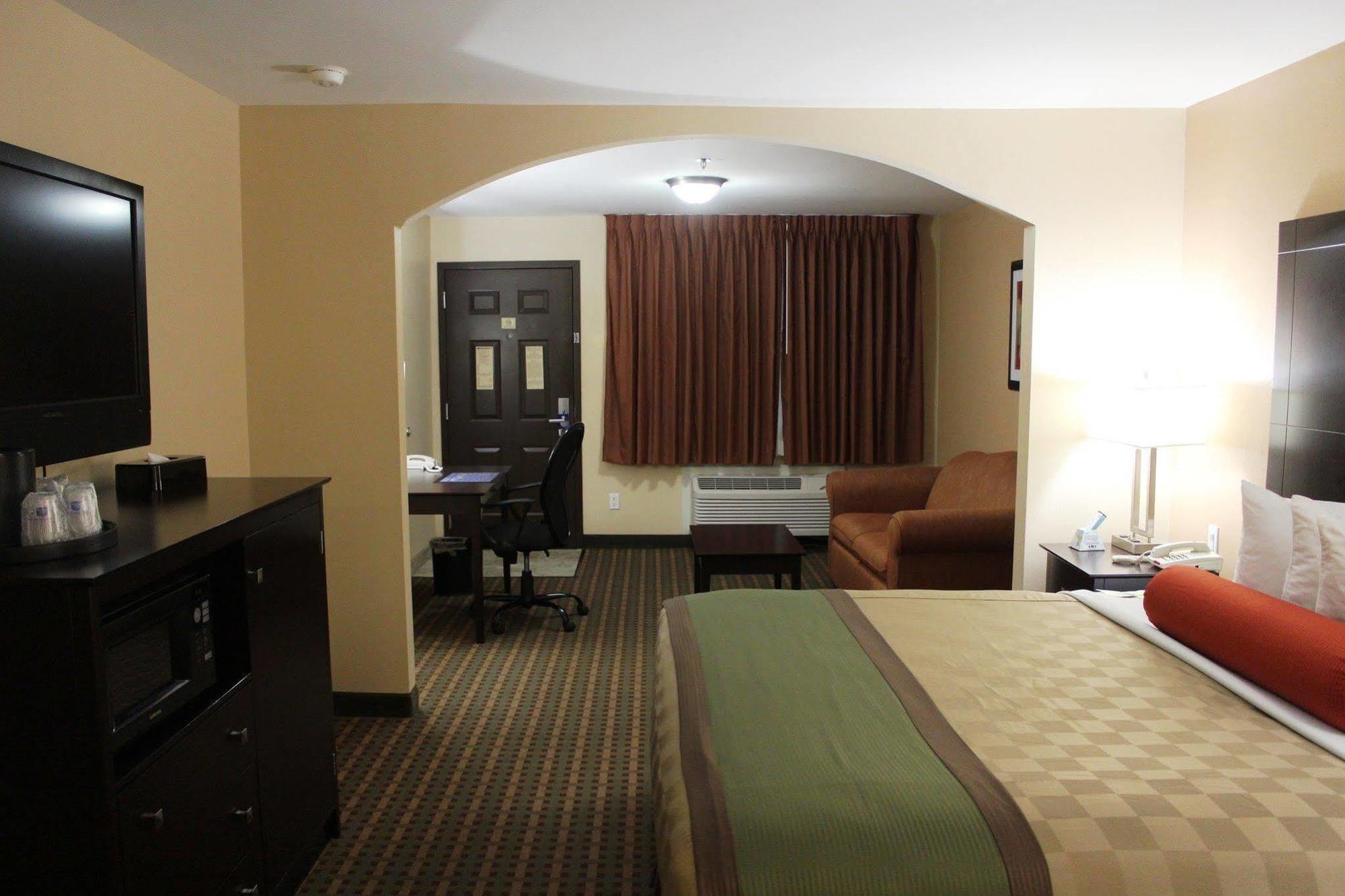 Western & Hotel 3*